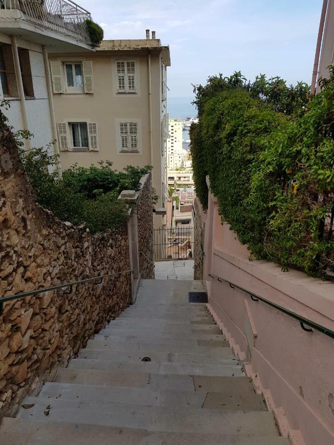 Plein Coeur De Monaco, A 300 Metres A Pied Du Port De Monaco, 4 Pieces Dans Des Escaliers Vue Mer Exceptionnelle Bagian luar foto